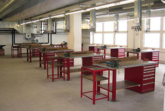 山東發(fā)電設備廠使用浦豐柜業(yè)鉗工工作臺品質(zhì)升級